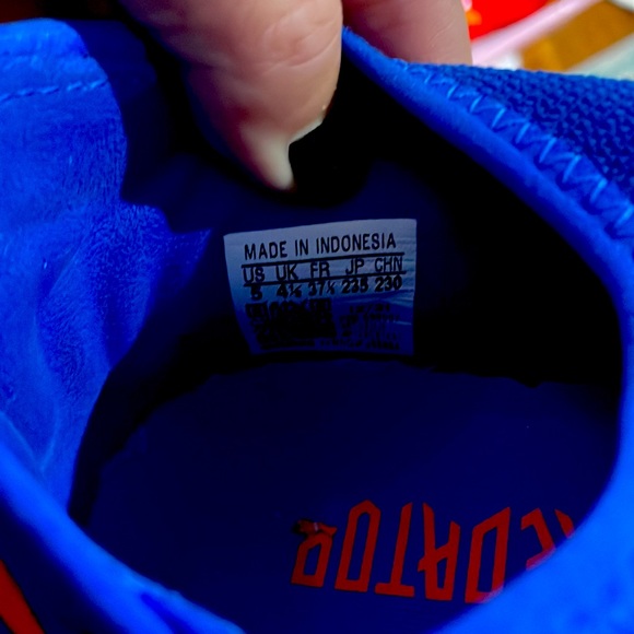 ADIDAS Predator Edge Indoor Soccer Cleats. No laces. Like NEW - Picture 5 of 6